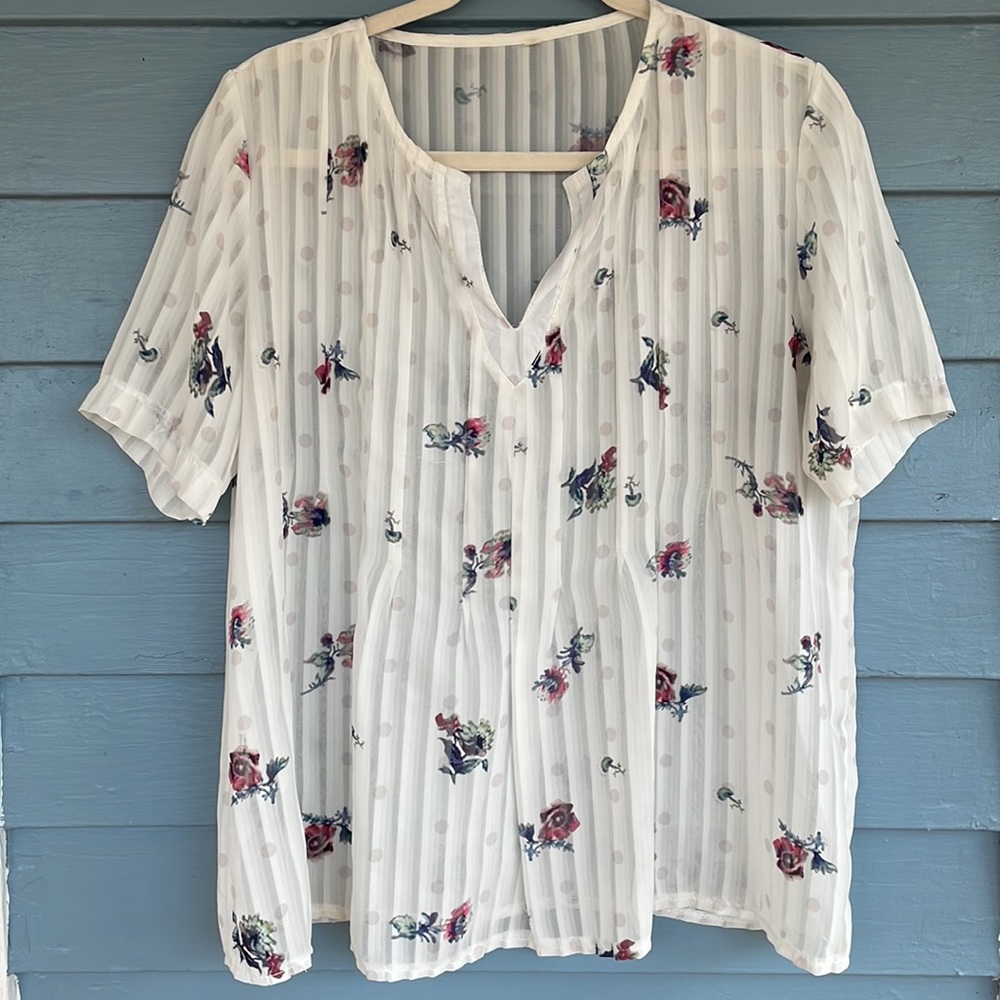 Floral Print Semi-Sheer Pleated Split Neck Top